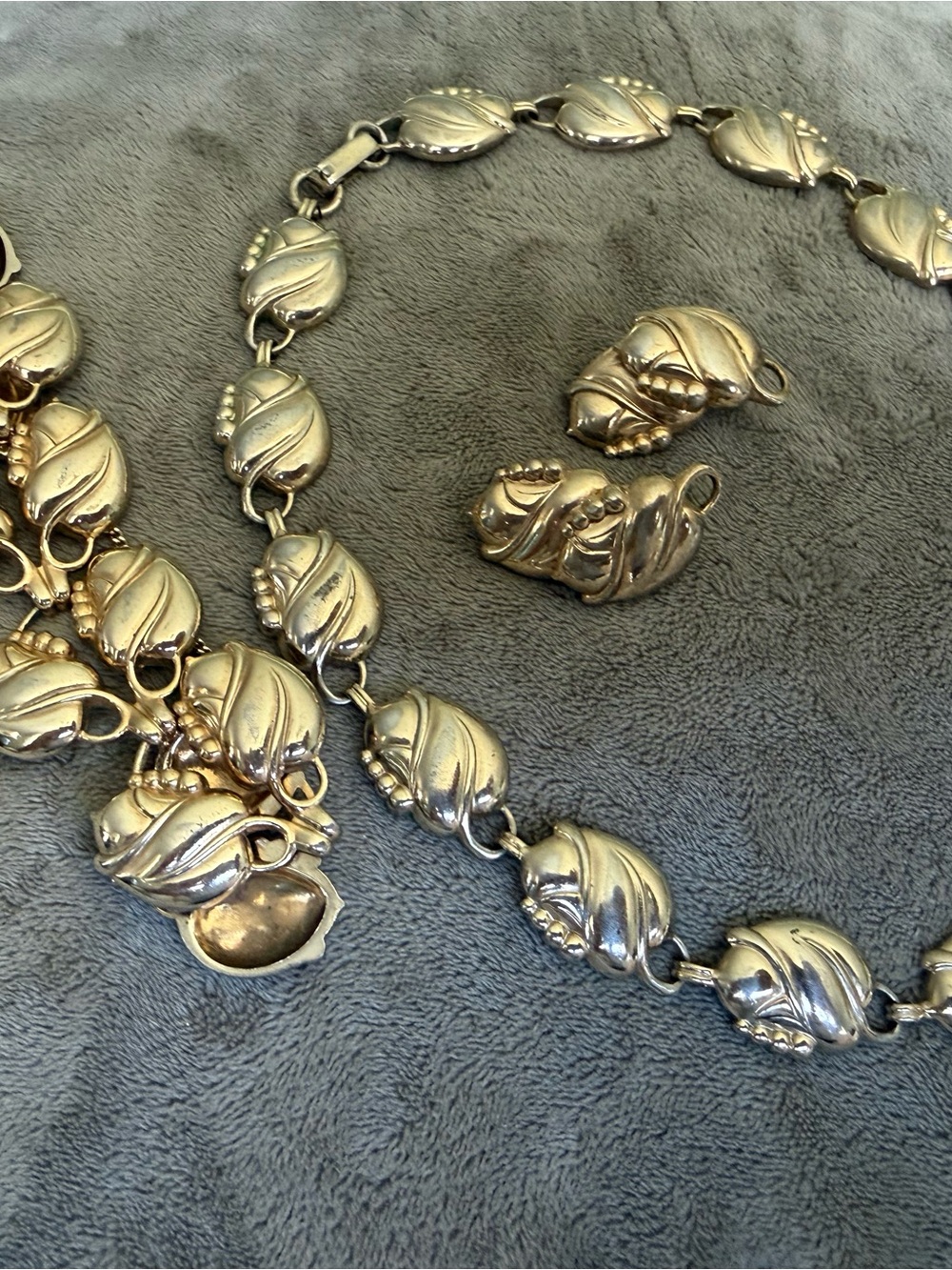 Vintage gold tone jewelry set